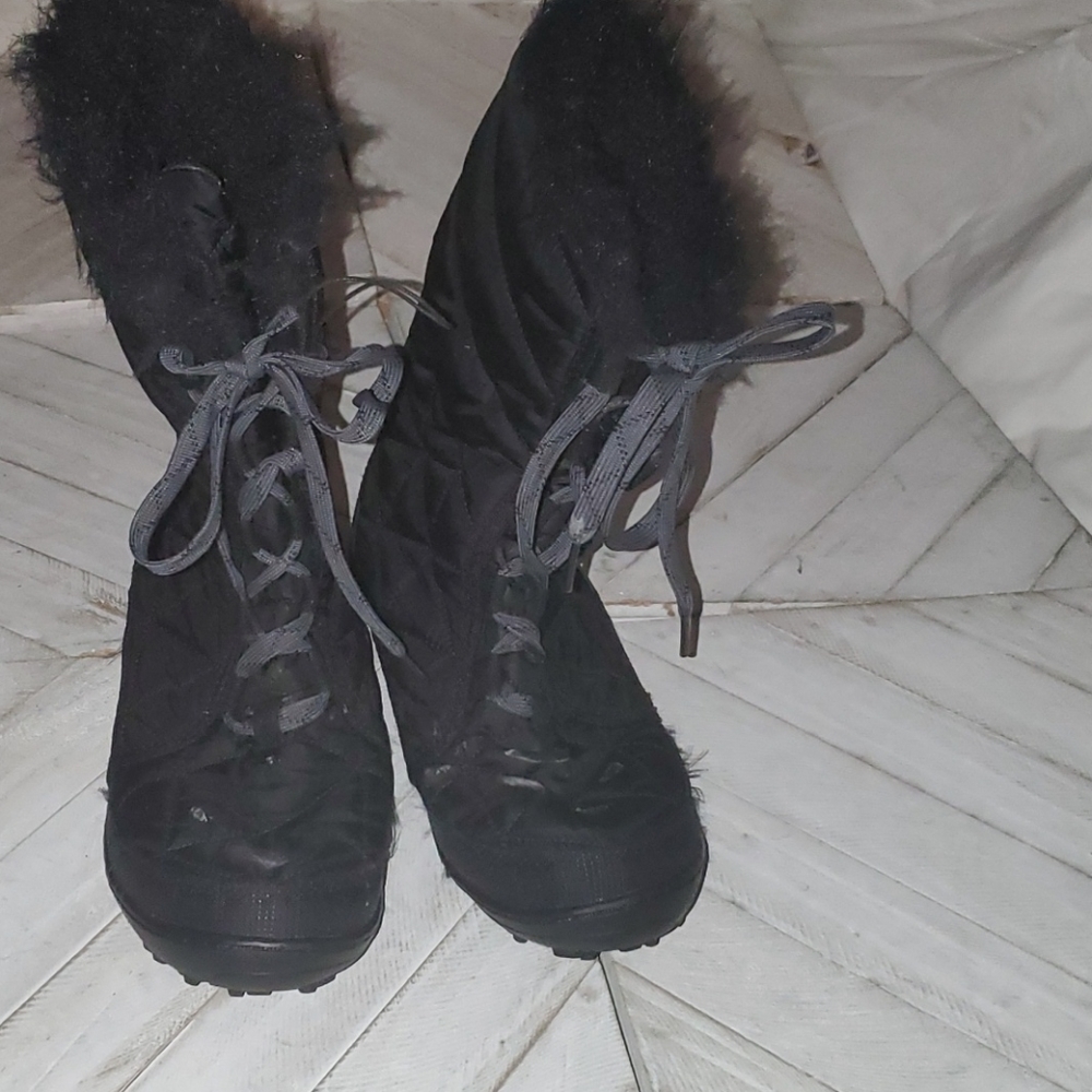 Columbia Size 5 Waterproof Cloth  Boots